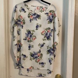 Geegee top size medium